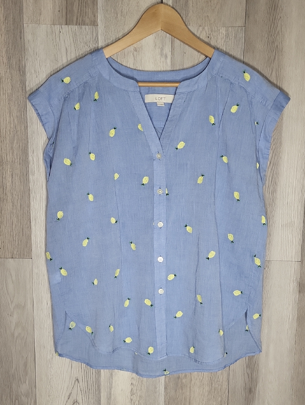 Loft Embroidered Chambray Top Blouse 100% Cotton Lemon Fruit Summer Medium